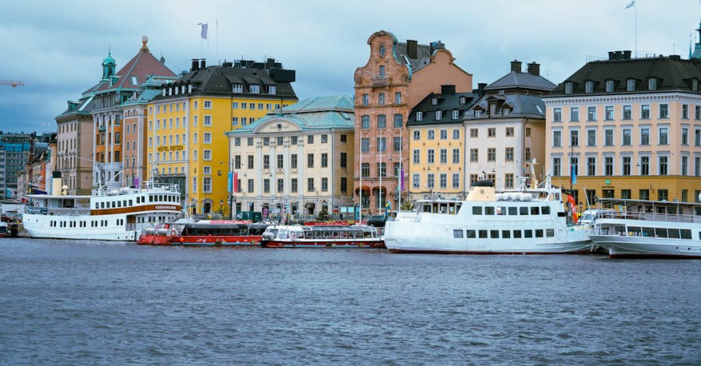découvrez un itinéraire de voyage à stockholm pour explorer les meilleures attractions, monuments historiques, et expériences culturelles de la capitale suédoise.