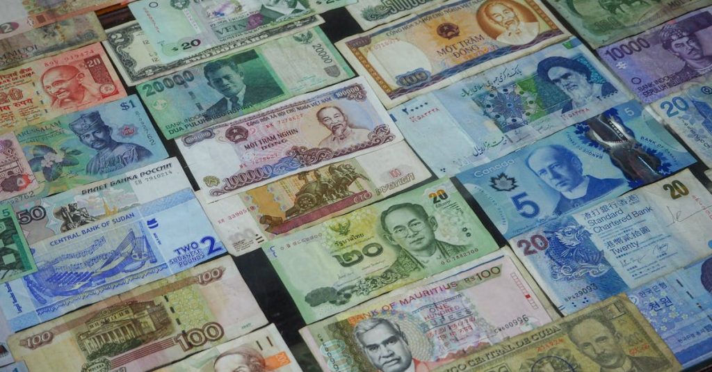 découvrez tout sur la monnaie : définitions, types de devises, taux de change et conseils pour gérer votre argent efficacement.