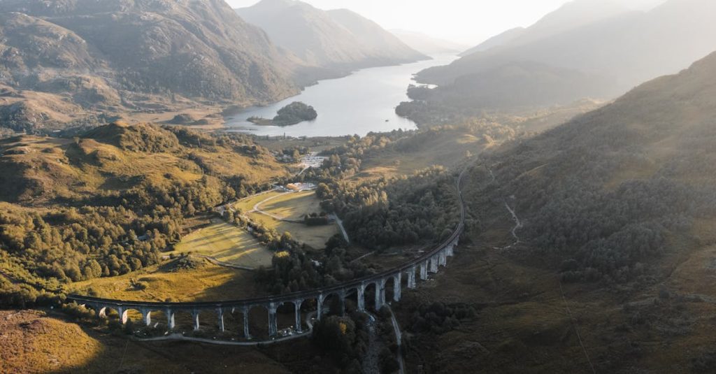 découvrez le voyage en train de luxe en écosse, alliant confort raffiné, paysages époustouflants et expérience unique à travers les highlands.