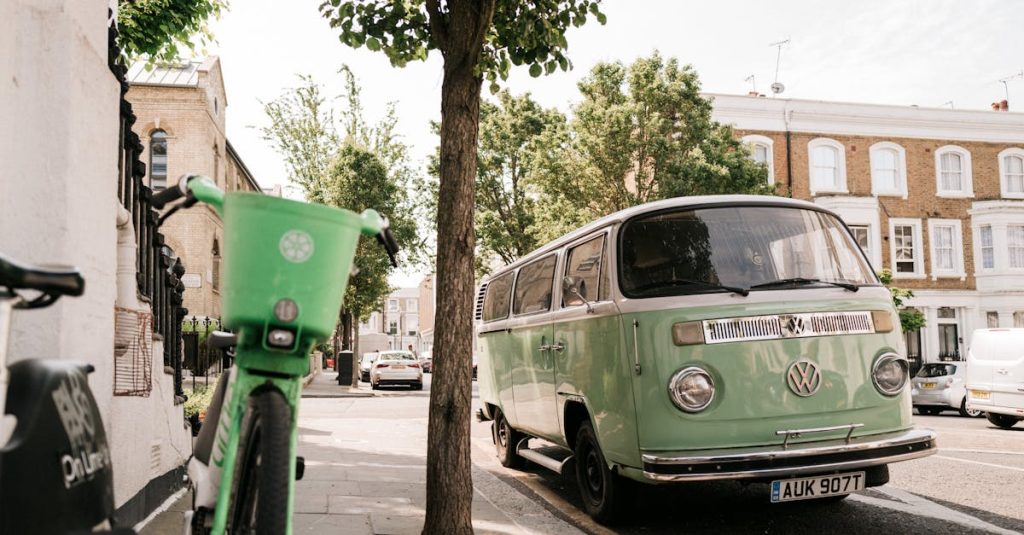 découvrez des conseils pratiques et astuces pour voyager en angleterre en voiture, explorez les routes pittoresques, la conduite à gauche et préparez votre voyage en toute sérénité.