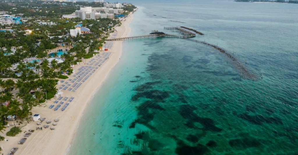 découvrez des vacances inoubliables aux bahamas : plages paradisiaques, eaux cristallines et aventures tropicales pour toute la famille.