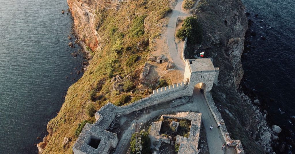 découvrez la thrace, une région historique riche en culture et en paysages magnifiques, située entre la grèce, la turquie et la bulgarie.