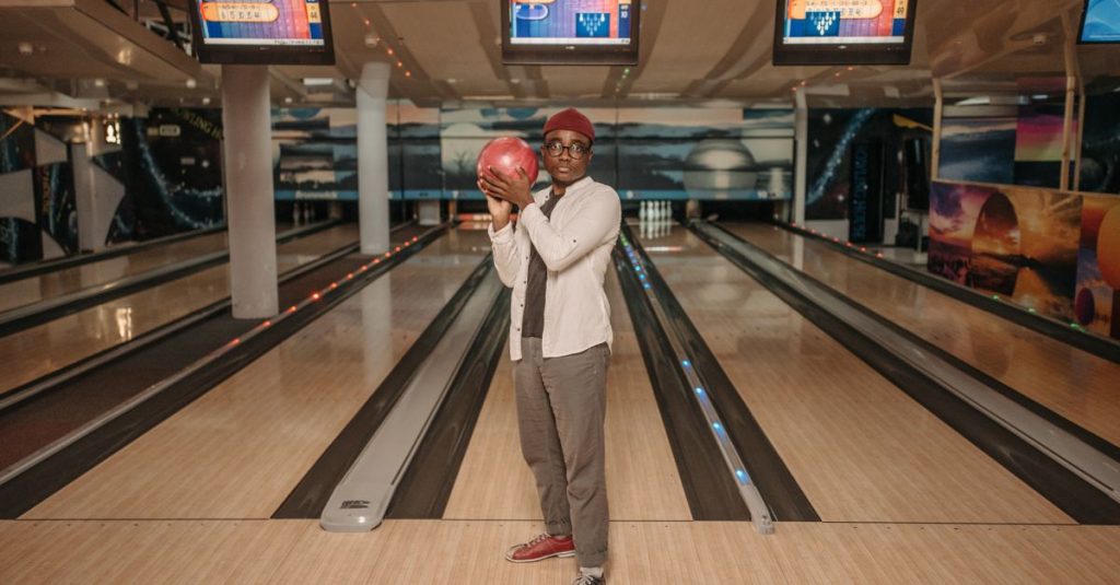 découvrez le plaisir du bowling, une activité conviviale et ludique pour tous les âges. venez jouer entre amis ou en famille dans une ambiance détendue et amusante.