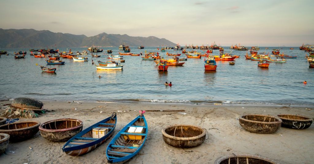 découvrez fishermans village, un charmant village de pêcheurs alliant authenticité, gastronomie locale et vues imprenables sur la mer.