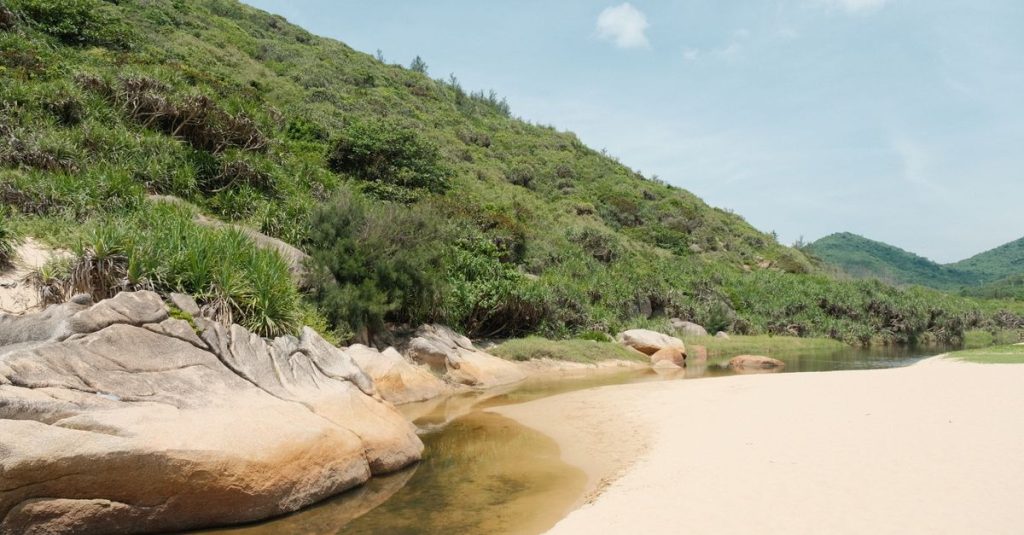 découvrez la plage de fiume bughju, un coin de paradis naturel offrant sable fin, eaux cristallines et paysages préservés pour des moments de détente inoubliables.
