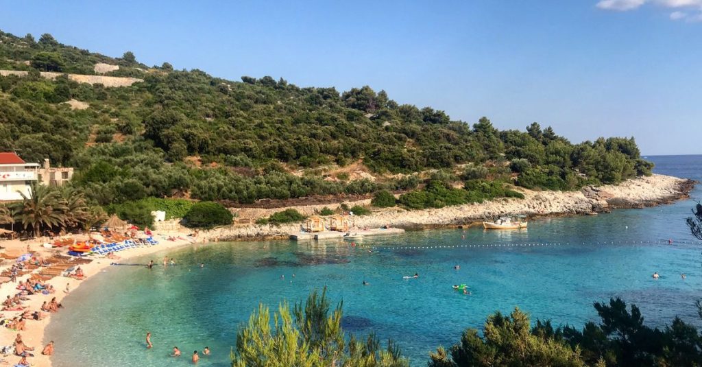 découvrez naturist cove, un havre de paix dédié au naturisme où liberté et respect de la nature se rencontrent pour une expérience unique.