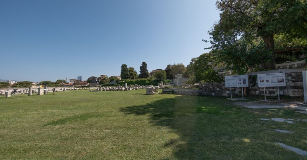 découvrez un parc archéologique fascinant où l'histoire prend vie à travers des vestiges anciens et des expositions immersives.