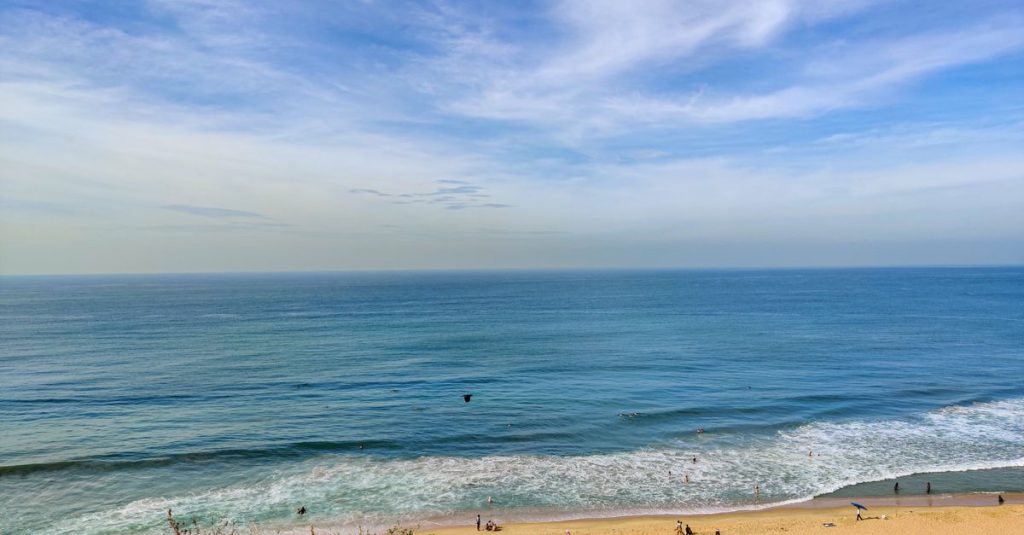 découvrez les plus belles plages, idéales pour vous détendre, profiter du soleil et explorer des paysages côtiers uniques.