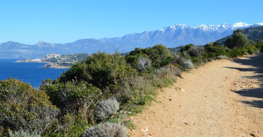 découvrez notre avis complet sur air corsica : qualité de service, confort à bord, ponctualité et tarifs pour vos voyages en corse et au-delà.