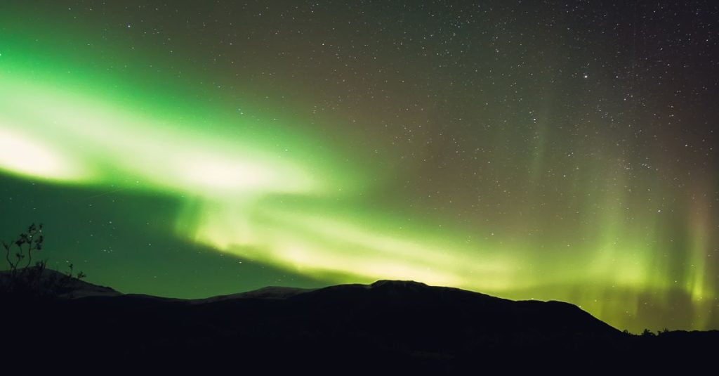 découvrez les meilleurs endroits en france pour observer les aurores boréales et vivre un spectacle naturel exceptionnel.