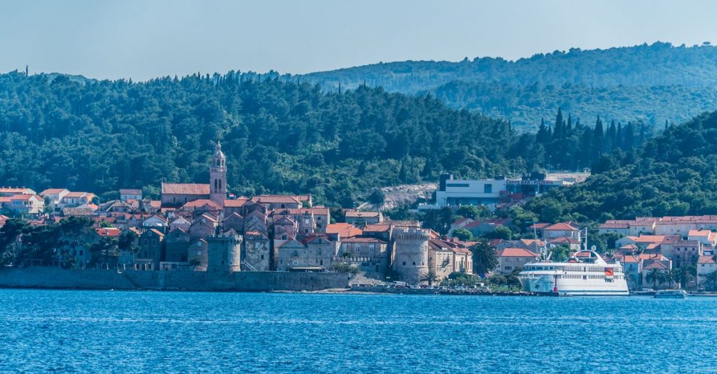découvrez la croatie, ses magnifiques plages, son riche patrimoine historique et ses paysages à couper le souffle. parfait pour des vacances inoubliables entre culture et nature.