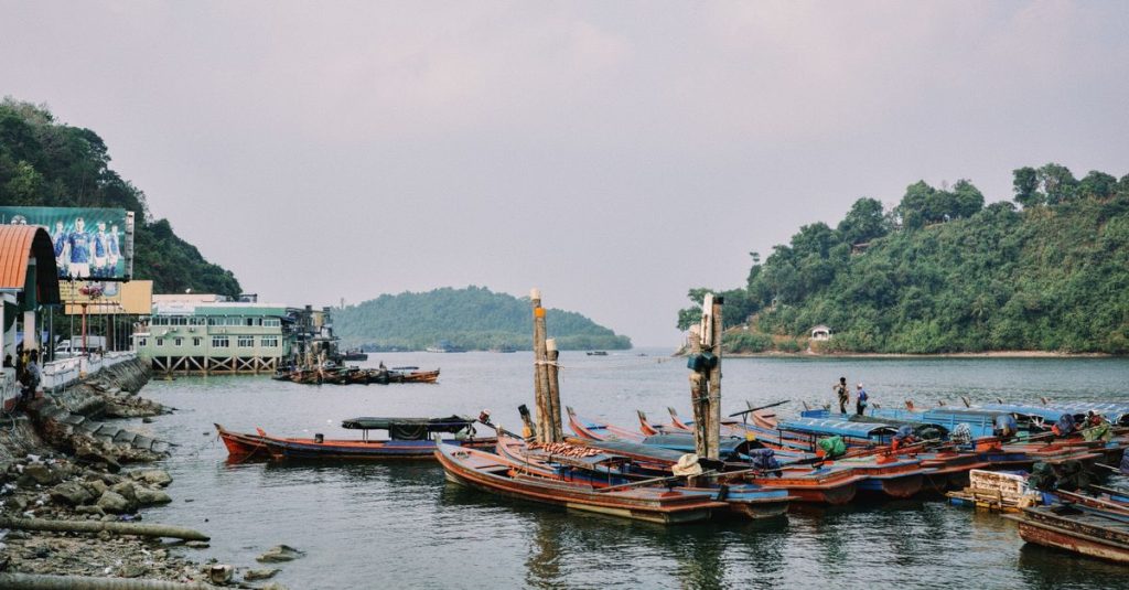 découvrez koh chang, une île paradisiaque en thaïlande, célèbre pour ses plages de sable blanc, sa nature luxuriante et ses activités nautiques.