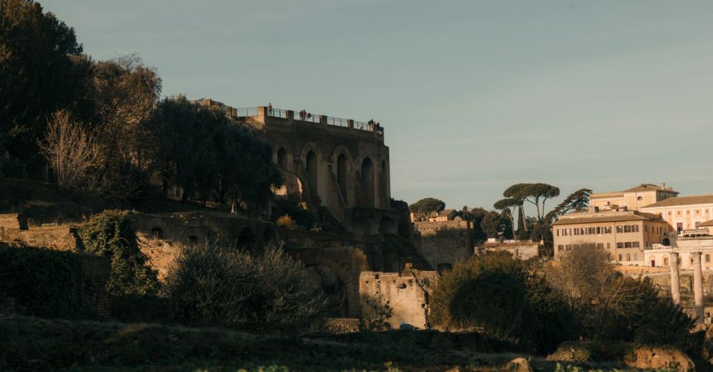découvrez la colline palatine, berceau mythique de rome, riche en histoire antique, ruines impressionnantes et vues panoramiques sur le forum et la ville.
