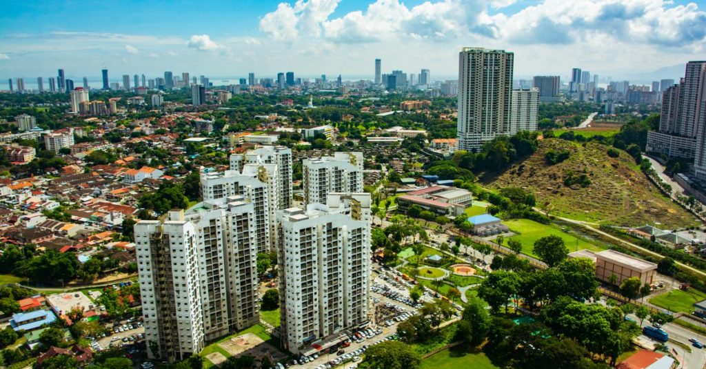 découvrez les incontournables de penang : culture, gastronomie, plages et sites historiques pour un voyage inoubliable.