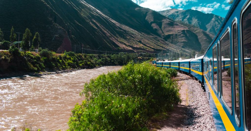 découvrez un itinéraire de voyage complet au pérou, incluant les incontournables comme le machu picchu, cusco, le lac titicaca et la forêt amazonienne. planifiez votre aventure péruvienne avec nos conseils pratiques et nos suggestions de visites.