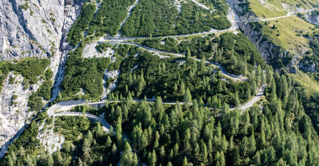 découvrez un road trip inoubliable en slovénie, entre paysages époustouflants, charmants villages et aventures en pleine nature.