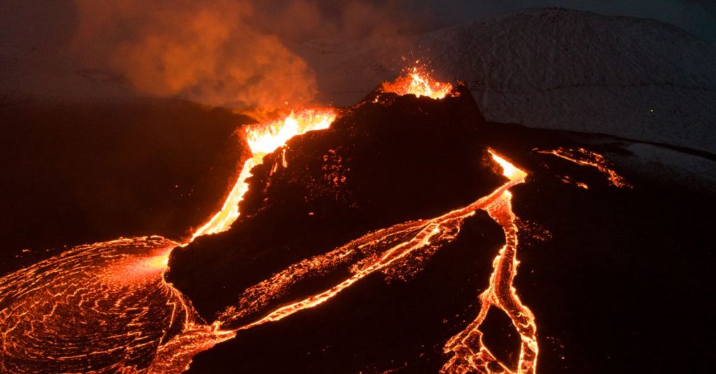 conseils et précautions essentielles pour assurer votre sécurité lors d'une éruption volcanique.