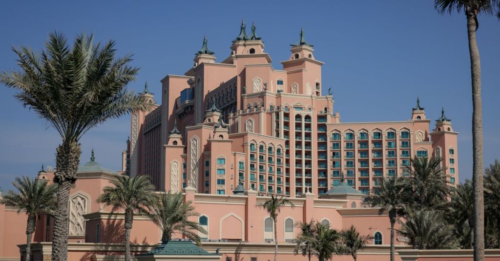 découvrez atlantis park dubai, une destination de loisirs incontournable offrant des attractions aquatiques, des expériences familiales et des aventures inoubliables au cœur de dubaï.