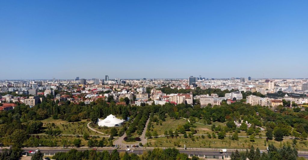 découvrez bucarest, capitale vibrante de la roumanie, riche en histoire, culture et vie nocturne animée.