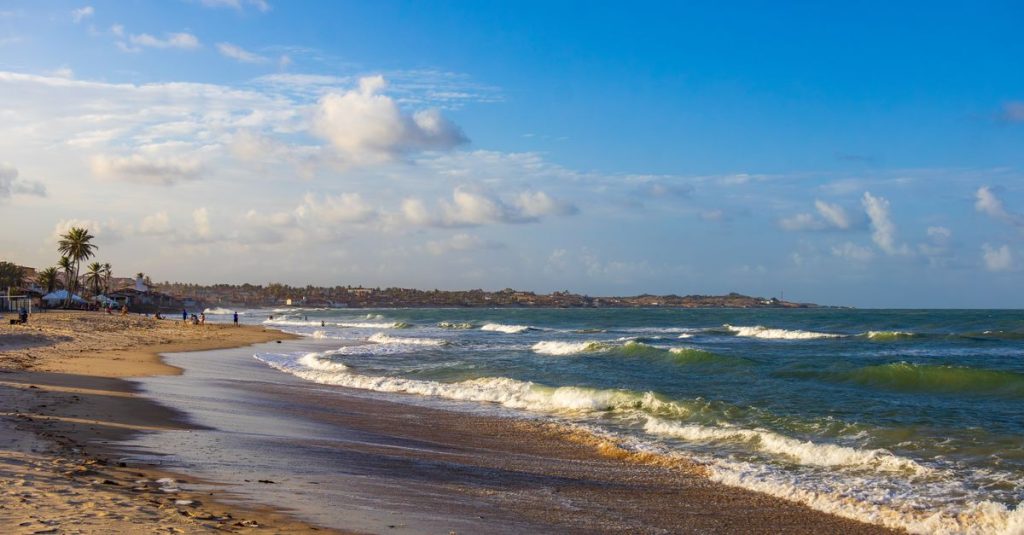 découvrez les magnifiques plages du sénégal, où sable blanc, eaux turquoise et ambiance conviviale vous promettent des vacances inoubliables.